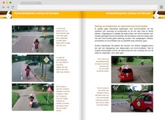 Screenshot 1: bromfiets theorieboek